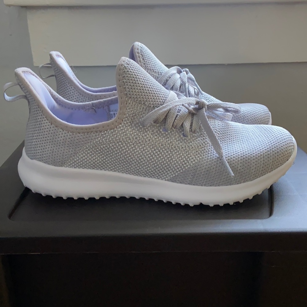 Memory foam grey sneakers. ✨Brand new never worn✨